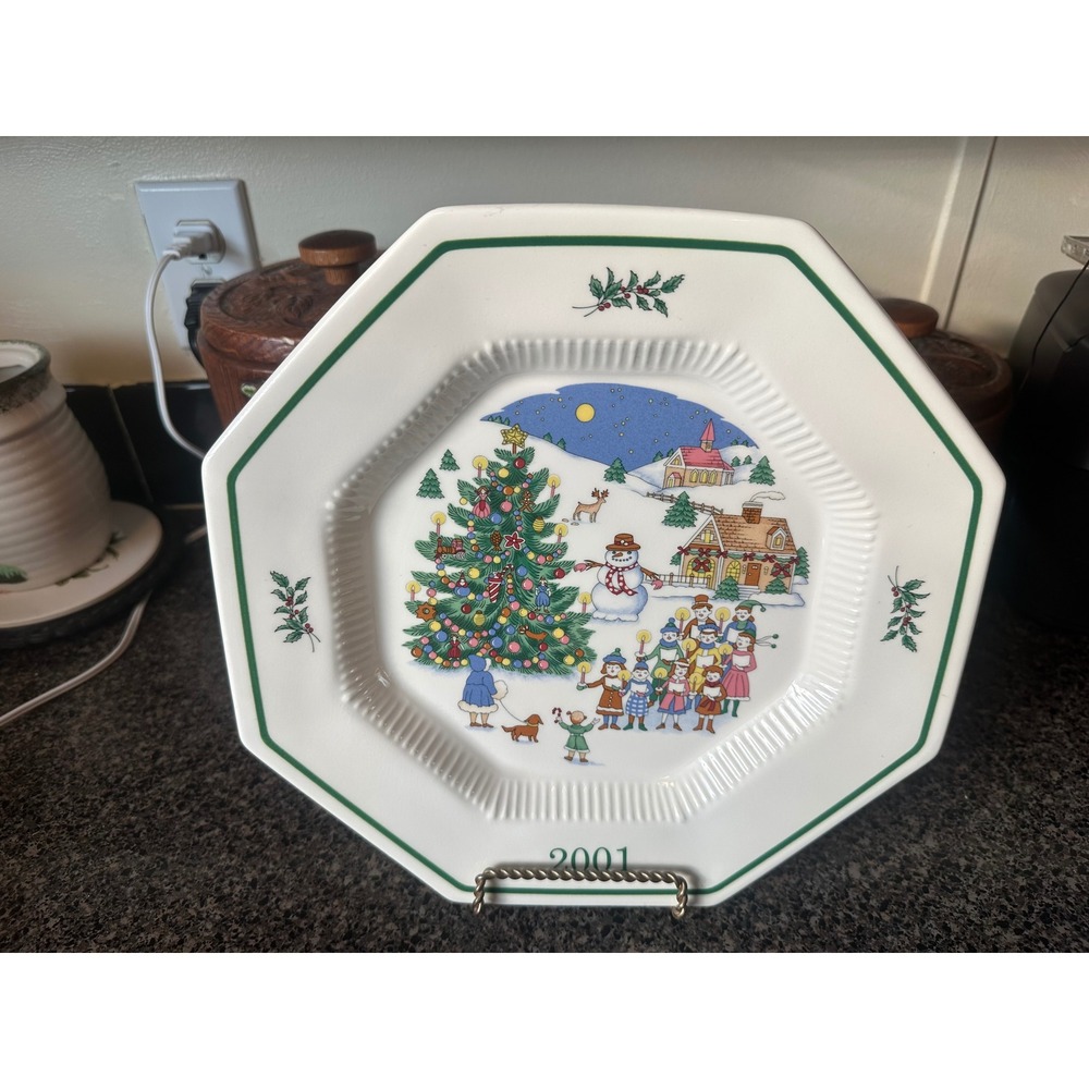 Nikko Christmastime 2001 A Caroling We Go Collector Plate Ninth Edition Japan